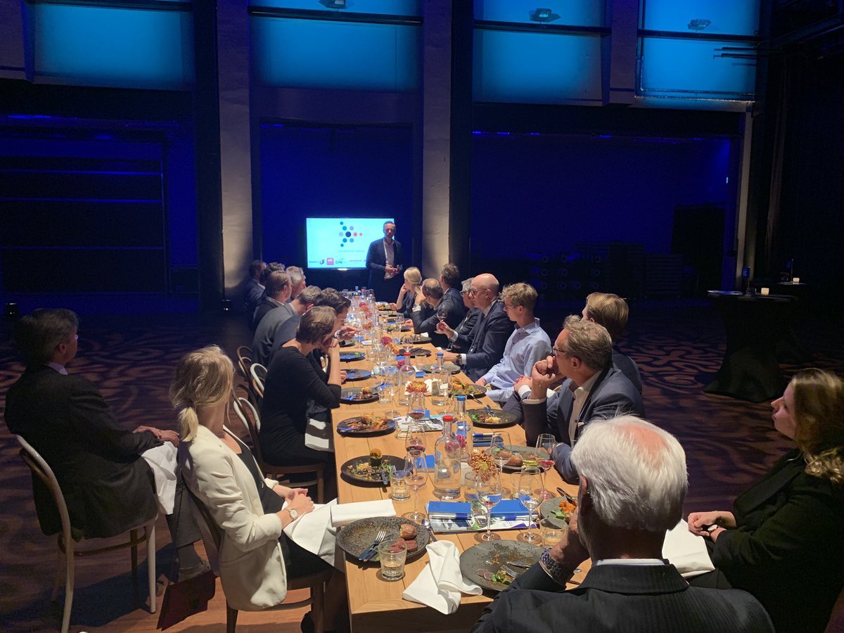 CEO &amp; Young Professional diner. Gesproken over gezamenlijke regionale aanpak op bereikbaarheid, human capital, hoger onderwijs en innovatie.

<a href="/Fokker/">GKN Fokker</a> <a href="/damen/">Damen</a> <a href="/royalihc/">Royal IHC</a> <a href="/Bolidt/">Bolidt</a> <a href="/oceanco/">Ocean Nourishment</a> <a href="/Iv_Groep/">Iv-Groep</a> <a href="/hsrotterdam/">Hogeschool Rotterdam</a> <a href="/DaVinciCollege/">Da Vinci College</a> <a href="/DrechtstedenReg/">Drechtsteden</a>