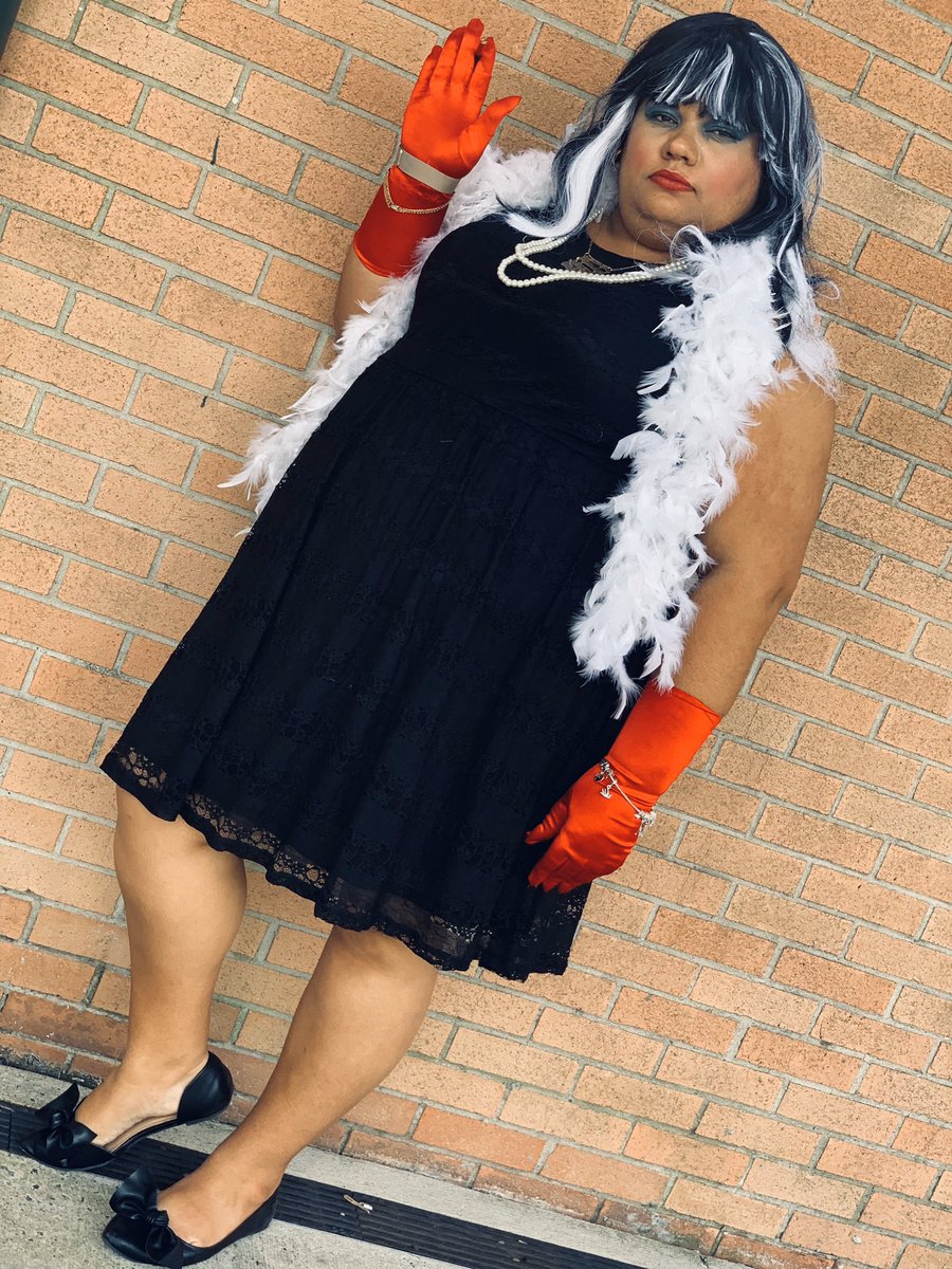 GeeAP721's tweet photo. Welcome to Hollywood, Movie Mayhem at BHS! The staff showing their school spirit! #bhshoco19 #MovieMonday @BHSOfficialHCS #WeAreHCS @TeachisLyfe https://t.co/ljdNJ2GitH