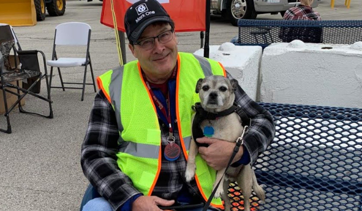 MarkOneElecCo's tweet photo. Our team had so much fun at #DozerDaysKC! SHOUTOUT to @NUCA_KC for hosting this wonderful event. Thx to all who brought kids out to drive our construction equipment & to the equipment operators who gave up their wknd to make sure we stayed safe! More pics: https://t.co/acPQn5XEy8 https://t.co/Q4RlU4acNK