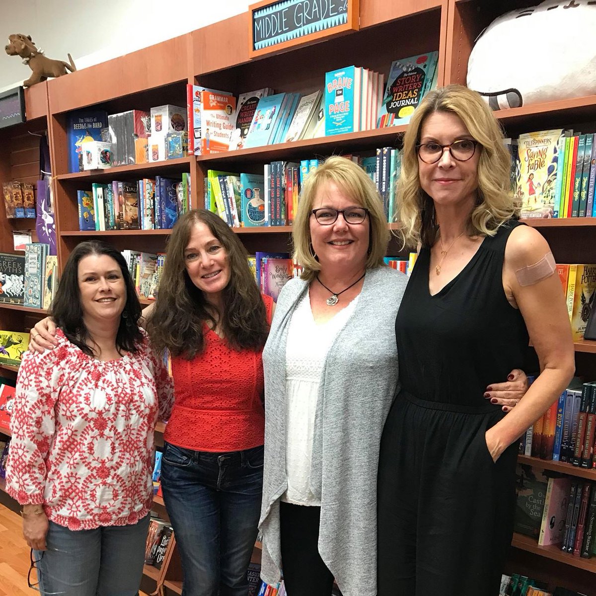 WriteOnMamas's tweet image. Kudos to She's Got This! contributors who read their essays on standing strong and moving on to a full house at Flashlight Books last Friday evening in Walnut Creek. #WritenOnMamas #ShesGotThisAnthology #WomenWhoWrite