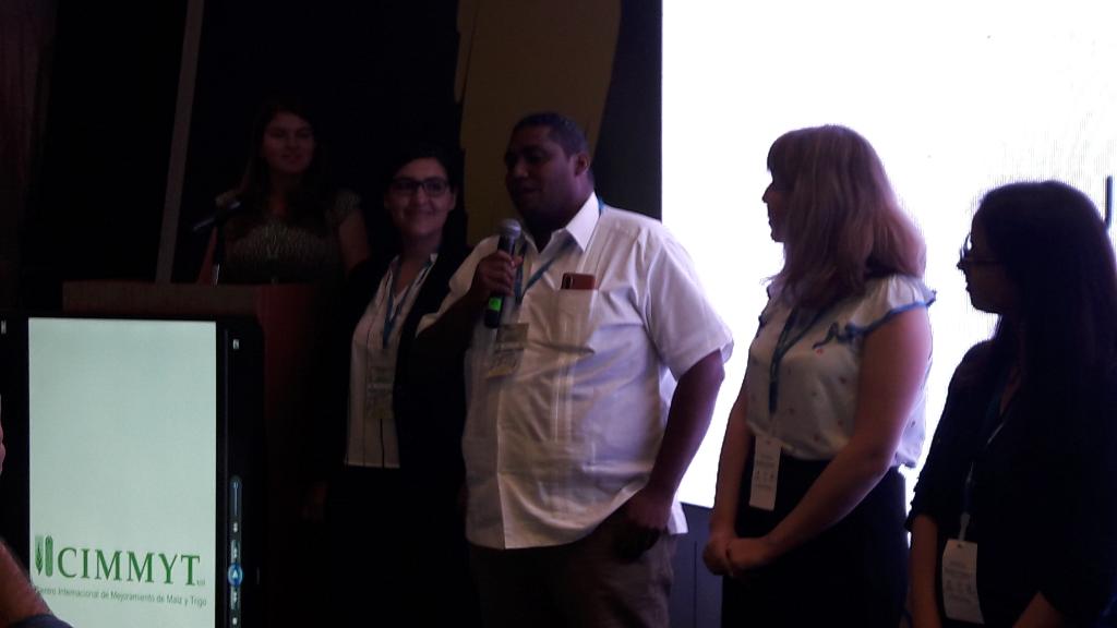 ErickOH_AC's tweet photo. Orgullo #Agronomo Orgullo #Chapinguero  orgullo #Mexicano Ing @Carcito e ing @Jose Esteban Sotelo, colaboradores de @ACCIMMYT @HubPSurCimmyt son ganadores del Maize Youth Innovators Awards en la categoria agente de cambio. Felicidades  @CIMMYT @uach_chapingo https://t.co/RQcdEbJgkj