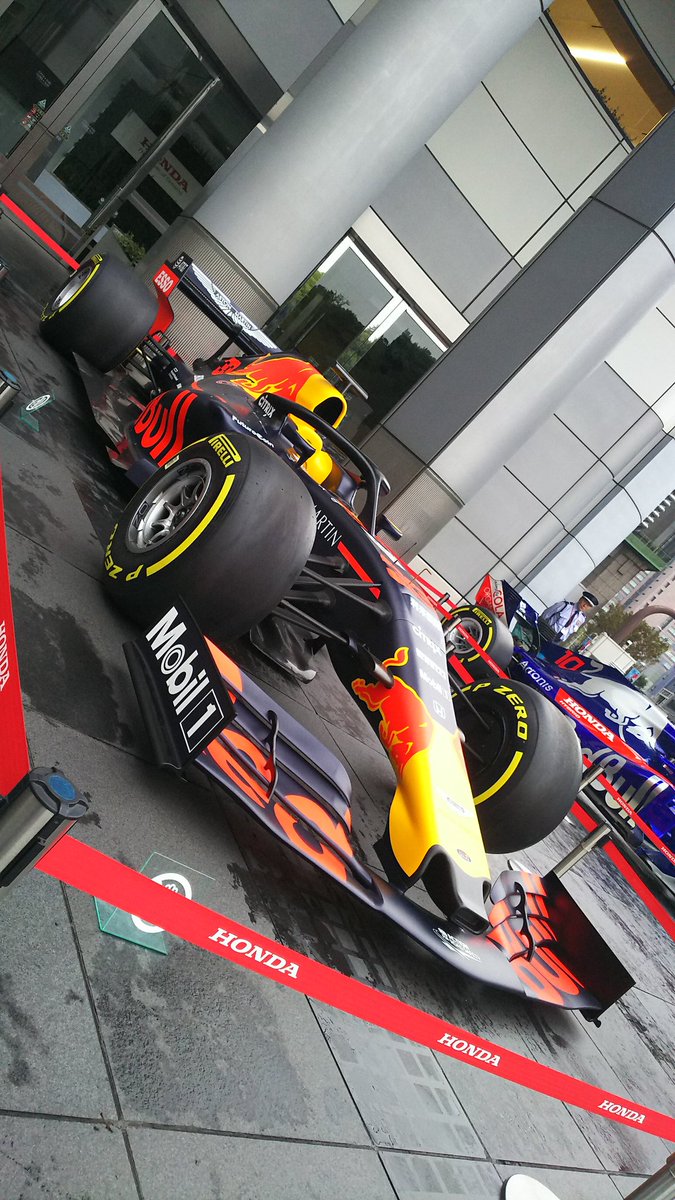 ろいひぃ ฅ W ฅ V Twitter ホンダウエルカムプラザ F1日本開催前 今日はそとに展示されています カッコイイ レッドブル ホンダ トロロッソホンダ 南青山一丁目 F1日本gp