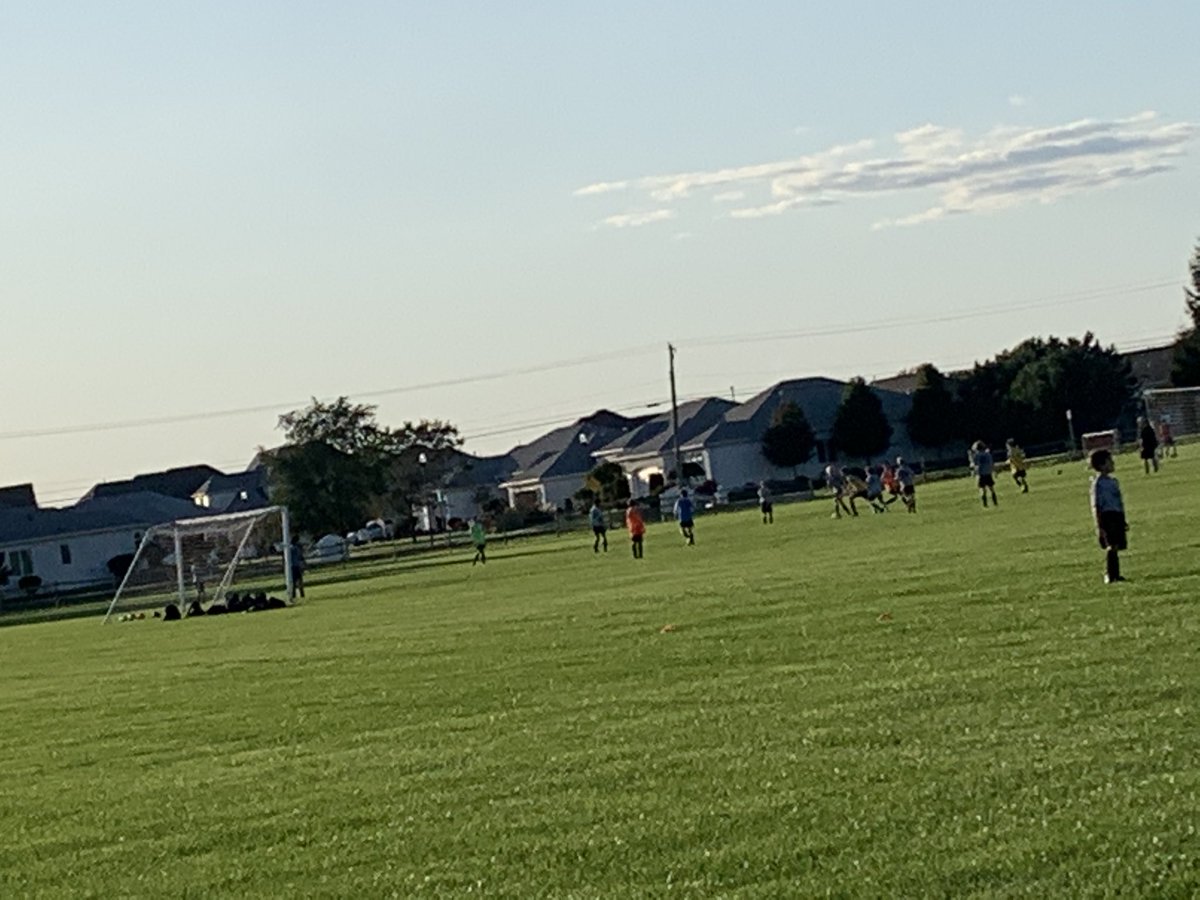 bradleyarowe's tweet photo. Nice evening for soccer training @PSC_Soccer #pacesetterpark https://t.co/4QWjxWkkXK