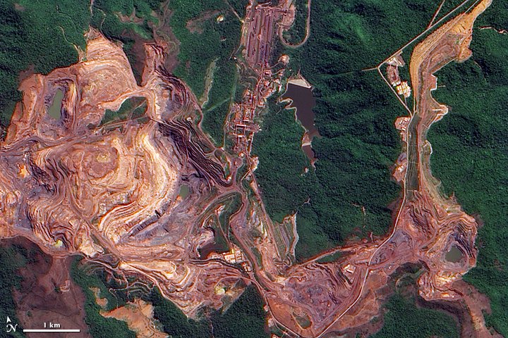 CulturasD's tweet photo. En 1967 un avión accidentalmente debió aterrizar en su territorio y sus tripulantes descubrieron una gran fuente de minerales que podían explotar. A partir de allí comenzaron a ejecutar el llamado Great Carajas Project financiado por el Banco Mundial y auspiciado por USA. https://t.co/87qUVbymFU