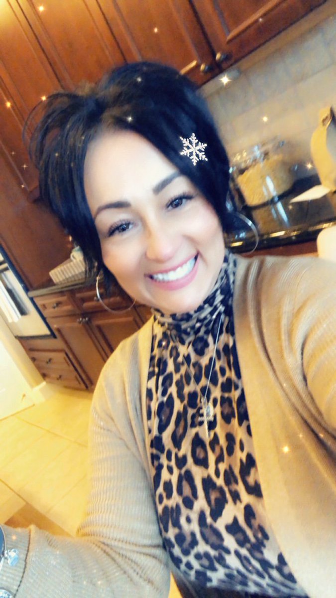 HeidyHurst's tweet photo. Broker Open House Shenanigans ~ My son posting, And me snapping! 

#TheHurstTeam #HeidyHurst #AlexHurst #REALTORS® #topagents #listingagents #homesforsale #OpenHouse #brentwood #DudumRealEstateGroup #SellYourHome https://t.co/2XfJAV2qwn