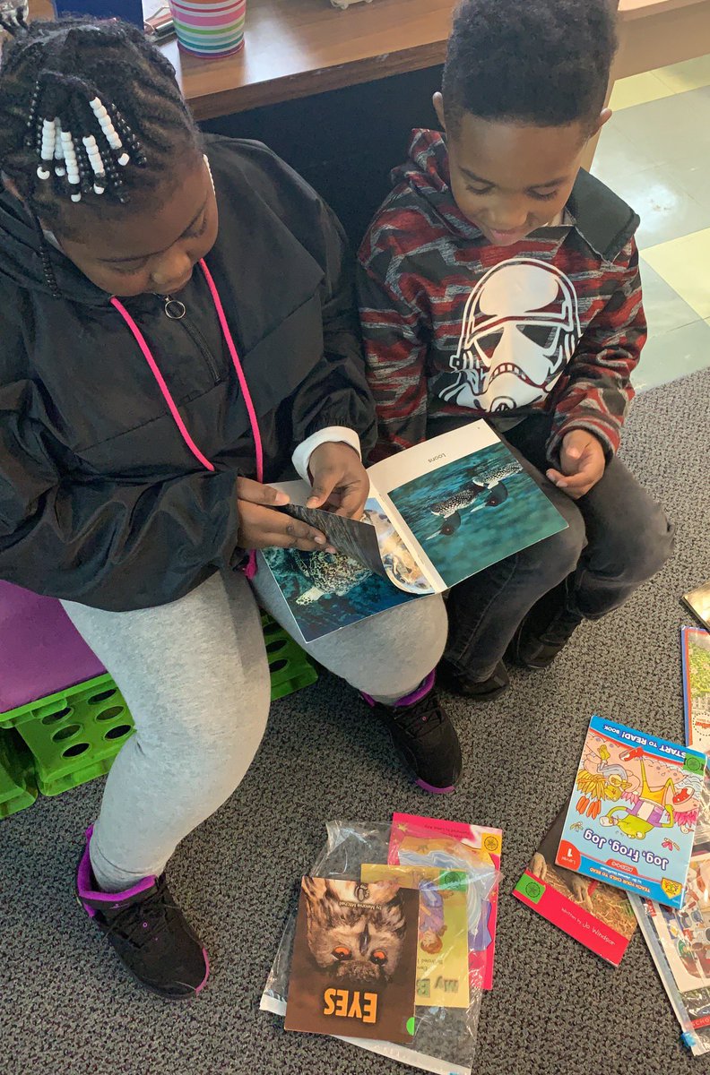 PicconeDanielle's tweet image. We love partner reading in 2nd grade! @WestRidgeGreece  @PettiferSuz @JulieParsons203 @GreeceCentral