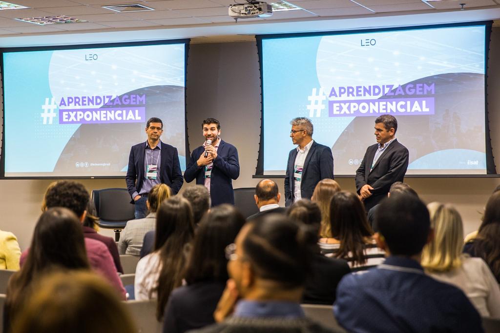 LevelyApp's tweet image. Here are some cool pics of @LevelyApp 's Co-Founder and COO, Adam J., at the event #AprendizagemExponencial in São Paulo, Brazil.
Thanks LEO Learning Brasil for the invite!
#hrtech #levely #levelyapp #recruitment #recruiting #talent #talentacquisition #recruit #english #hiring