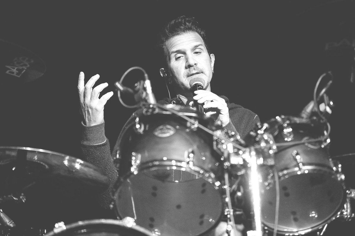 Hoy en el Conversatorio de #SGL organizado por #FundacionLotus , tuvimos el privilegio de contar con Charlie Benante, baterista de <a href="/Anthrax/">Anthrax</a> y Anton Reisenegger guitarrista y vocalista de #PentagramChile . Verdaderas leyendas del Thrash Metal que estuvieron ayer en #SGL2019 🤟🏼🔥