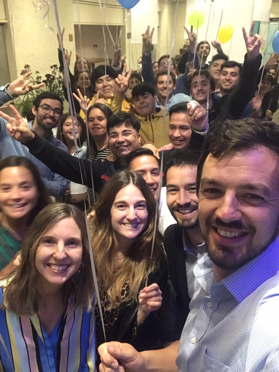 Hace 10 años nos lanzamos con 4 amigos a hacer un preu gratuito en la población La Pincoya. 10 años después es imposible no sentir felicidad por lo construido en <a href="/FormandoChile/">Formando Chile</a>. Necesaria inyección anímica. Vamos por nuevos desafíos, siempre con las mismas convicciones 💚✊🏽