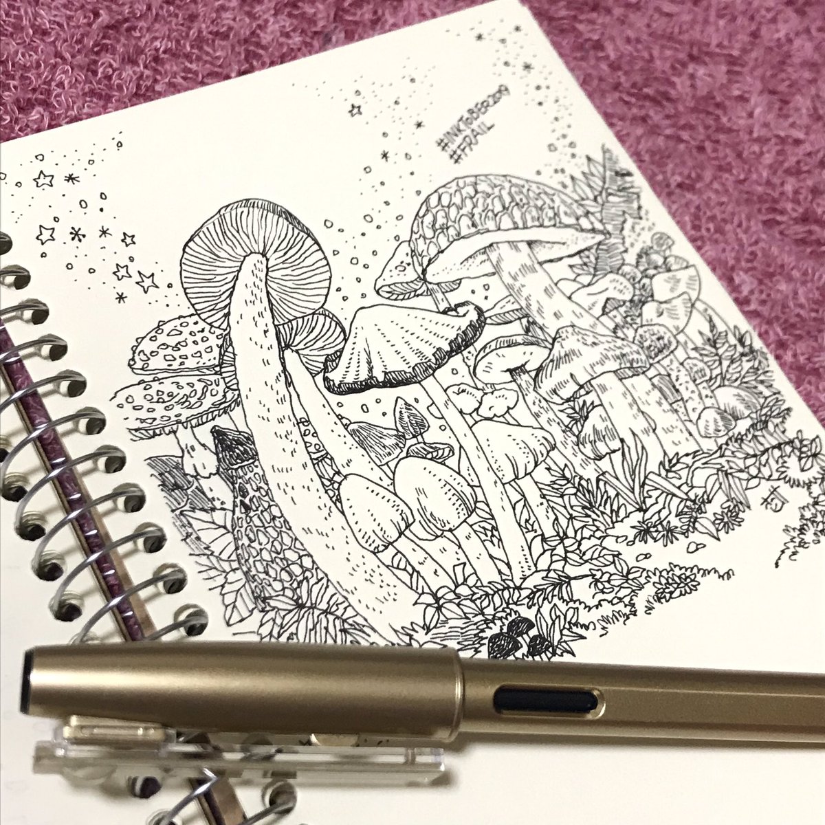 8 キノコは人の夢
#inktober2019 
#frail #illustration 