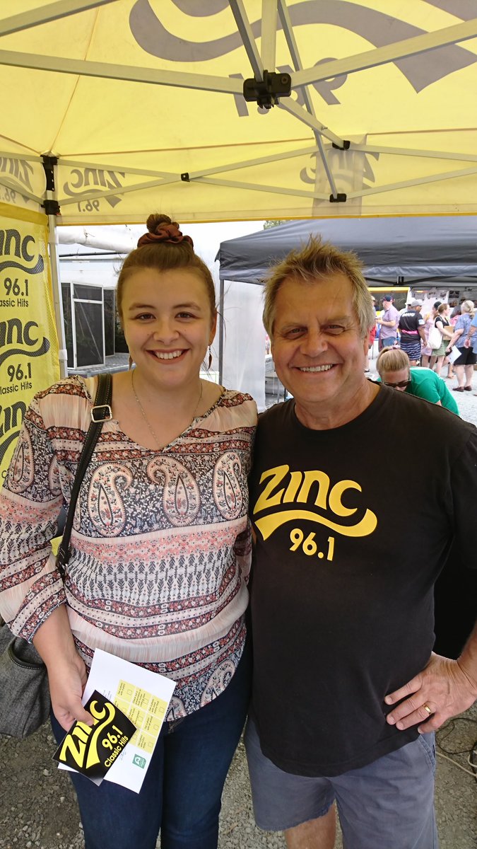 alice_benfer's tweet photo. It was lovely to meet Al and Nugget from Zinc 96.1 at the 2nd Annual Landcare Festival. Thank you for the shout out on Radio. #countrymusic #livemusic #music #naturelover #radio #Local https://t.co/fF7lzZGuf2