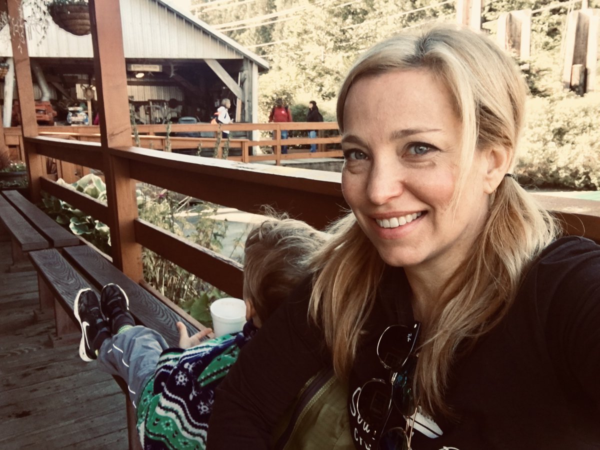 CruiseTipsTV's tweet image. A9: Sun &amp;amp; sand AND glaciers for us. As long as we’re together, the cruise adventure follows! 🏝@HALCruises #TBINchat #HALcruises #cruise