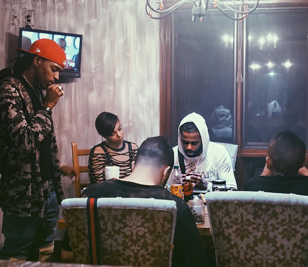 Luizzy_G's tweet photo. @Hoodrich_Pablo n I back to the trap and We serving that. 2 pints of Hi-Tech and a eighth of Ac' https://t.co/5kFmVndQnH