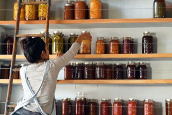 If you're a new fan, make sure to get caught up on all seasons of Spoiled To Perfection! Get inspired to start preserving today. #fermentation #foodpreservation #pickling #pickles #kefir #miso #fermentedfood 
buff.ly/2ZR4CA9