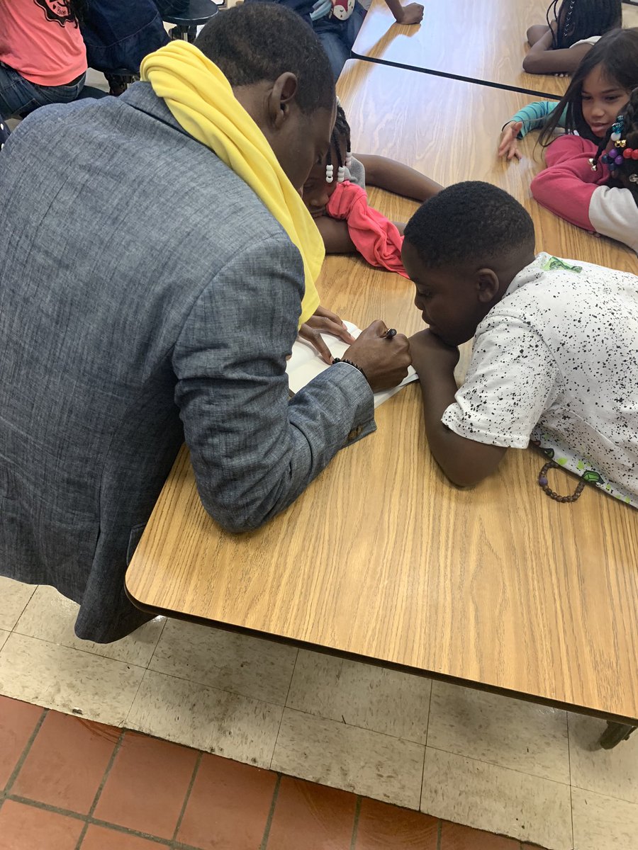 iTeachJSmith's tweet photo. A visit from the superintendent @JasonKamras and mayor @LevarStoney to jump start our one Richmond, one book kickoff!! https://t.co/ZxHzucIPql