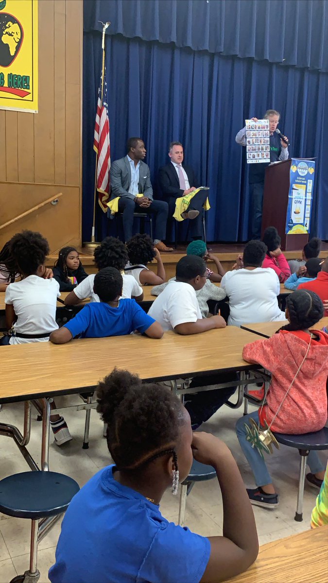 iTeachJSmith's tweet photo. A visit from the superintendent @JasonKamras and mayor @LevarStoney to jump start our one Richmond, one book kickoff!! https://t.co/ZxHzucIPql