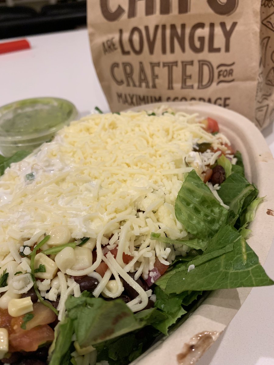 Celebrating the first #meatlessmonday  in #VegetarianAwarenessMonth with a veggie bowl from @ChipotleTweets. #DidYouKnow guac is not extra with veggie bowls😎