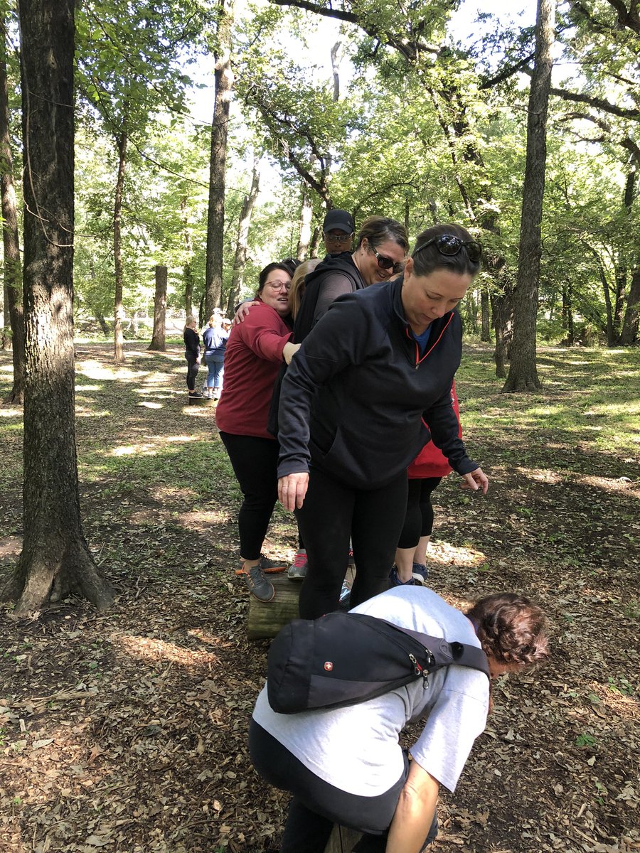 HeusnerMath's tweet photo. Teambuilding helps us grow together! #HeusnerPride https://t.co/I4oaRFPABd