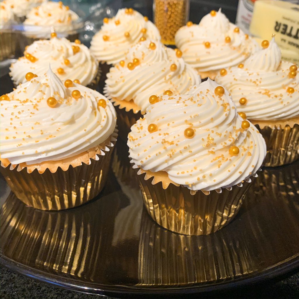 LilAbnormality's tweet image. Hello DMV! I’m starting up my bakery and I’m open for orders! Prices are negotiable and depending on location I can deliver. DM me if interested! 🥰🥳