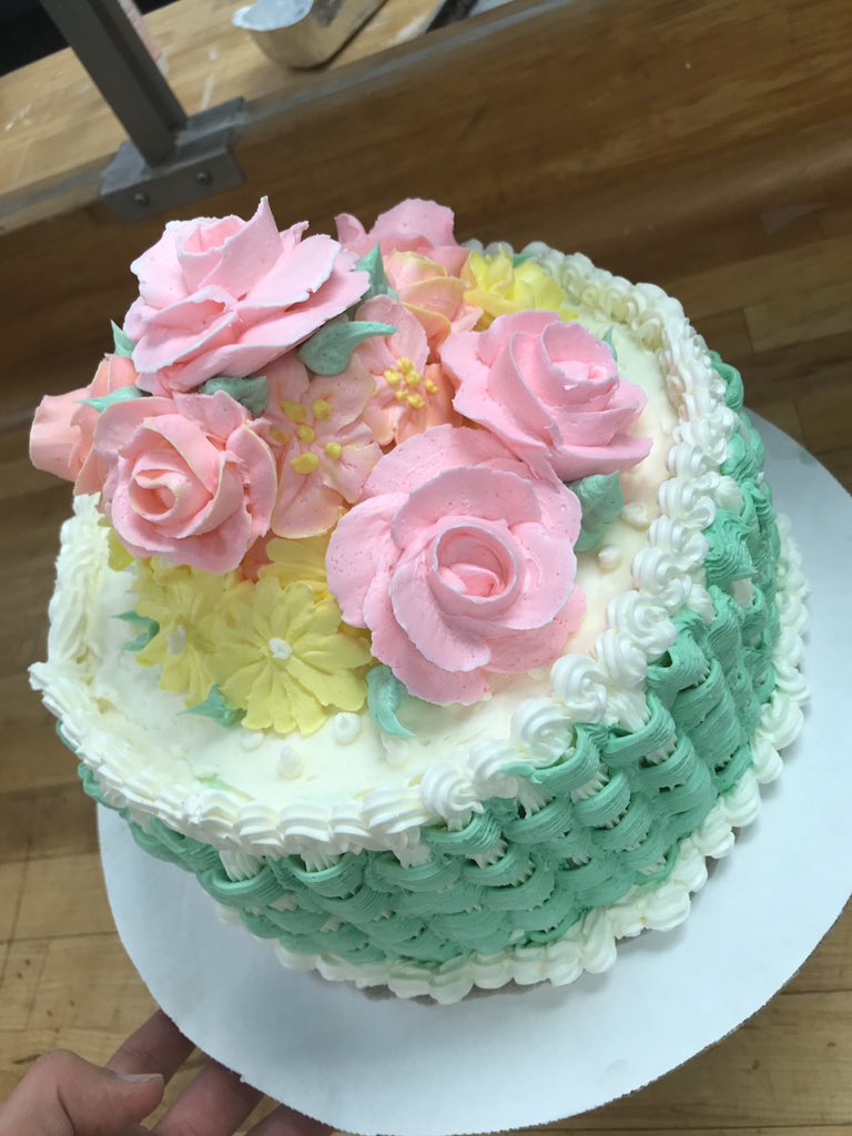 LilAbnormality's tweet image. Hello DMV! I’m starting up my bakery and I’m open for orders! Prices are negotiable and depending on location I can deliver. DM me if interested! 🥰🥳