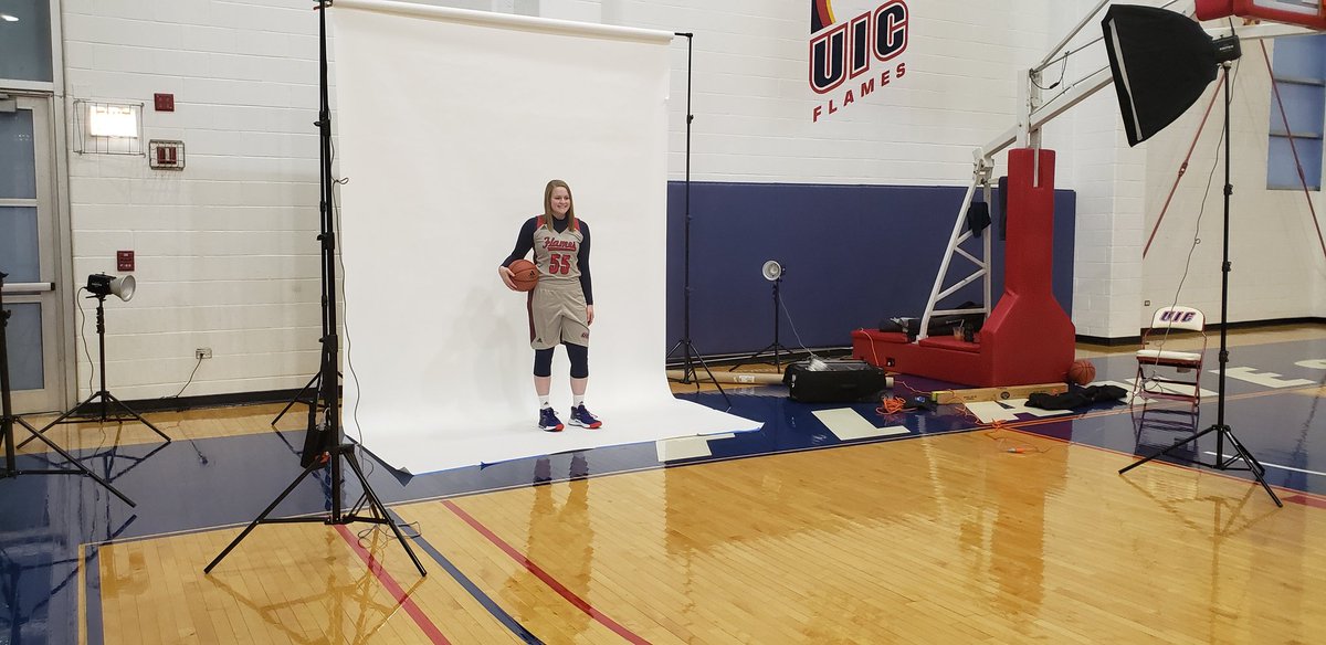 UIC_WBB's tweet photo. πΈ Fresh photos with the bomb lighting πββοΈ https://t.co/Mjmo3xxb4l