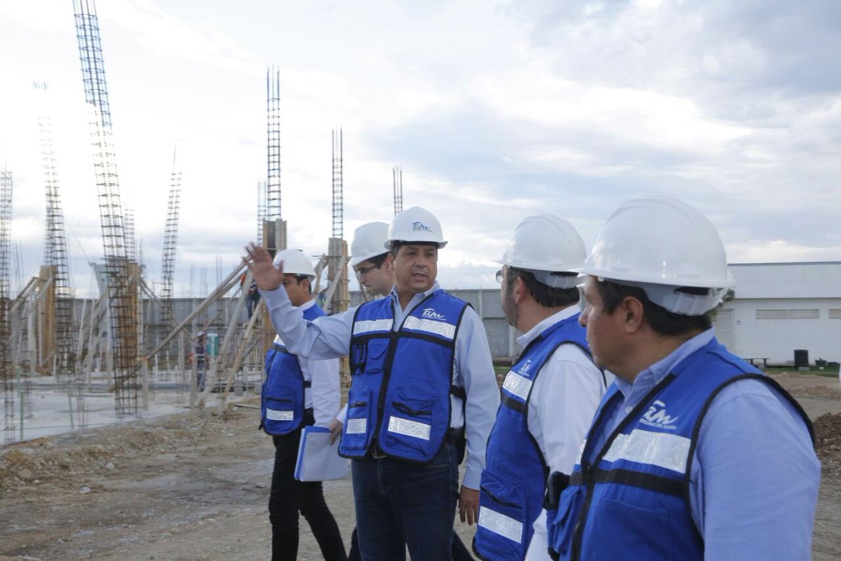 fgcabezadevaca's tweet photo. En #CdVictoria, supervisamos la ampliación de las instalaciones de la @USJTamaulipas, consistentes en la construcción de oficinas administrativas, auditorio, plaza cívica, comedor, dormitorios para cadetes y aulas. @SSP_GobTam @Obras_TAM https://t.co/kMnho2FwQ7