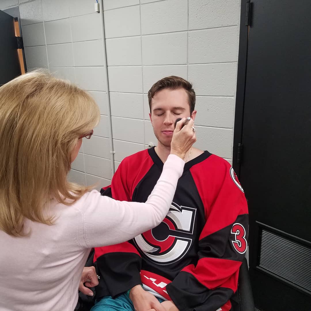 CincyCyclones's tweet photo. A busy day has come to an end! With #CincyCyclones player headshots this morning and our Season Ticket Holder "Sign and Shoot" event this evening, we are inching closer and closer to #FirstFaceOff this Saturday! https://t.co/E8RdRoQmIg