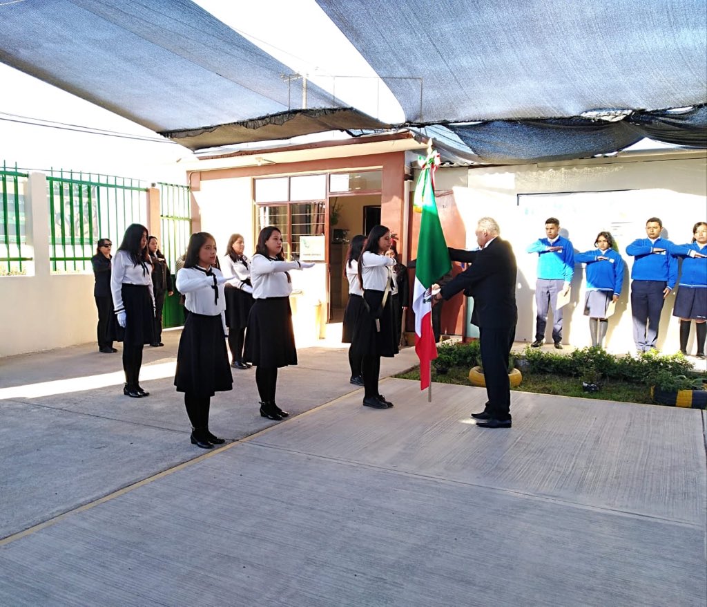 ZempoalaCecyteh's tweet photo. El día de hoy se llevo acto cívico a cargo de los y las alumnas del 3er semestre del componente de Soporte y Mtro. De Equipo de Cómputo. #SyMEC
@CECyTEHidalgo @sarteaga4 @ZempoalaCecyteh https://t.co/Xu7SxjiA9Q