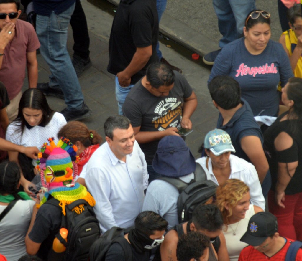 mariapaularomo's tweet photo. #EstoNoEsUnParo

Concejales RC en Machala hoy intentando tomarse la gobernación. En una ciudad en la que hemos tenido muy pocos disturbios. 
Las decisiones económicas son un pretexto del correísmo. https://t.co/G9lxmv3Yos