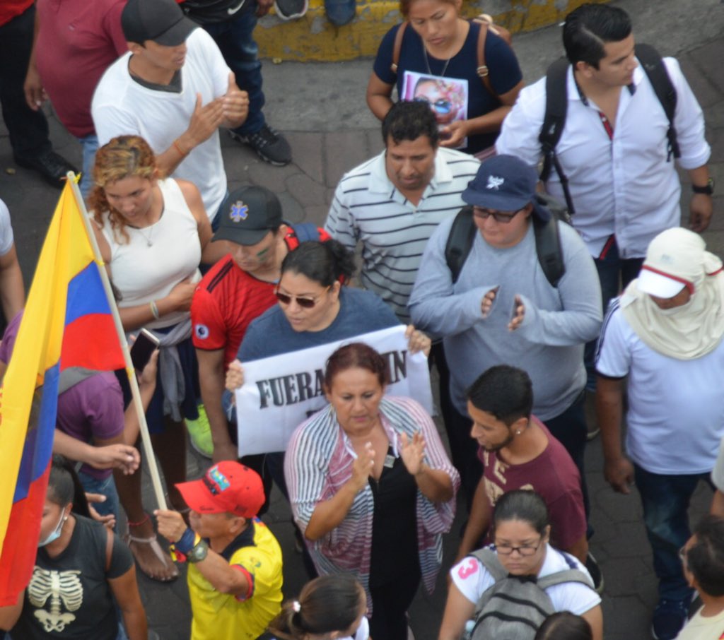 mariapaularomo's tweet photo. #EstoNoEsUnParo

Concejales RC en Machala hoy intentando tomarse la gobernación. En una ciudad en la que hemos tenido muy pocos disturbios. 
Las decisiones económicas son un pretexto del correísmo. https://t.co/G9lxmv3Yos