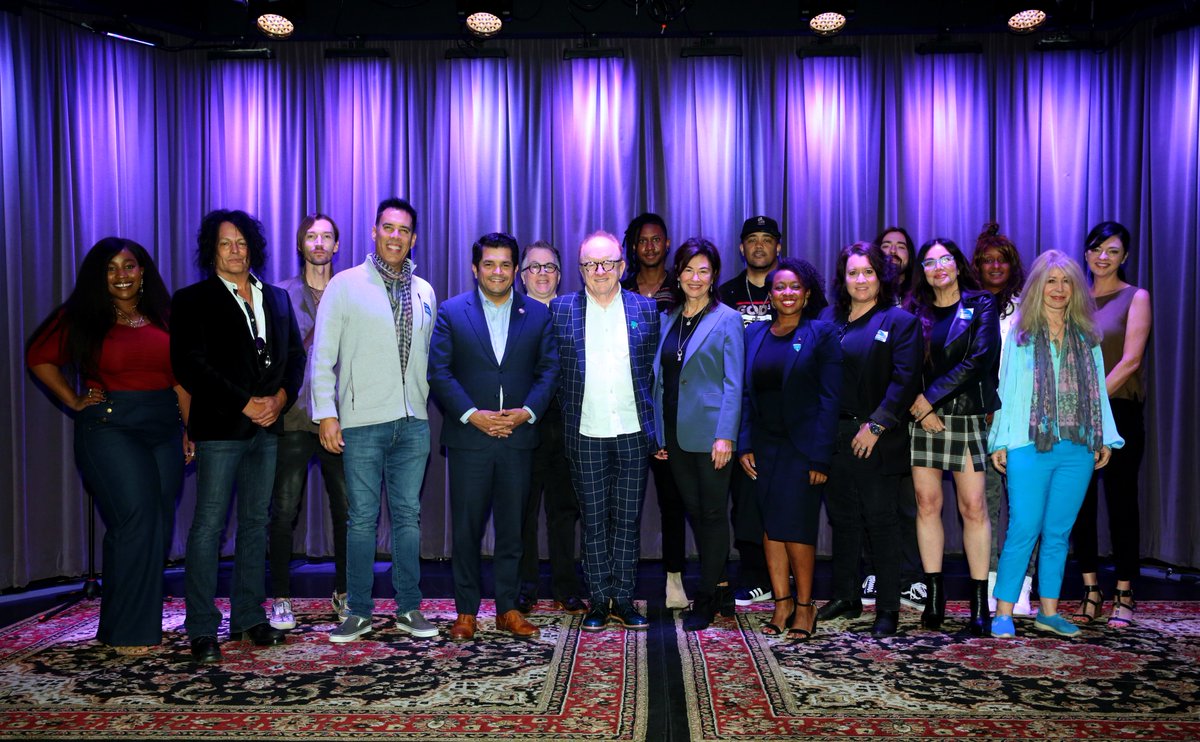 roxyseeman's tweet image. another photo from last Wednesday's District Advocate Day meeting with Representative @RepJimmyGomez .
Next day @RepJimmyGomez  was on CNN with @wolfblitzer .  Proud to have him as our Representative!
#DistrictAdvocate 
@GRAMMYAdvocacy