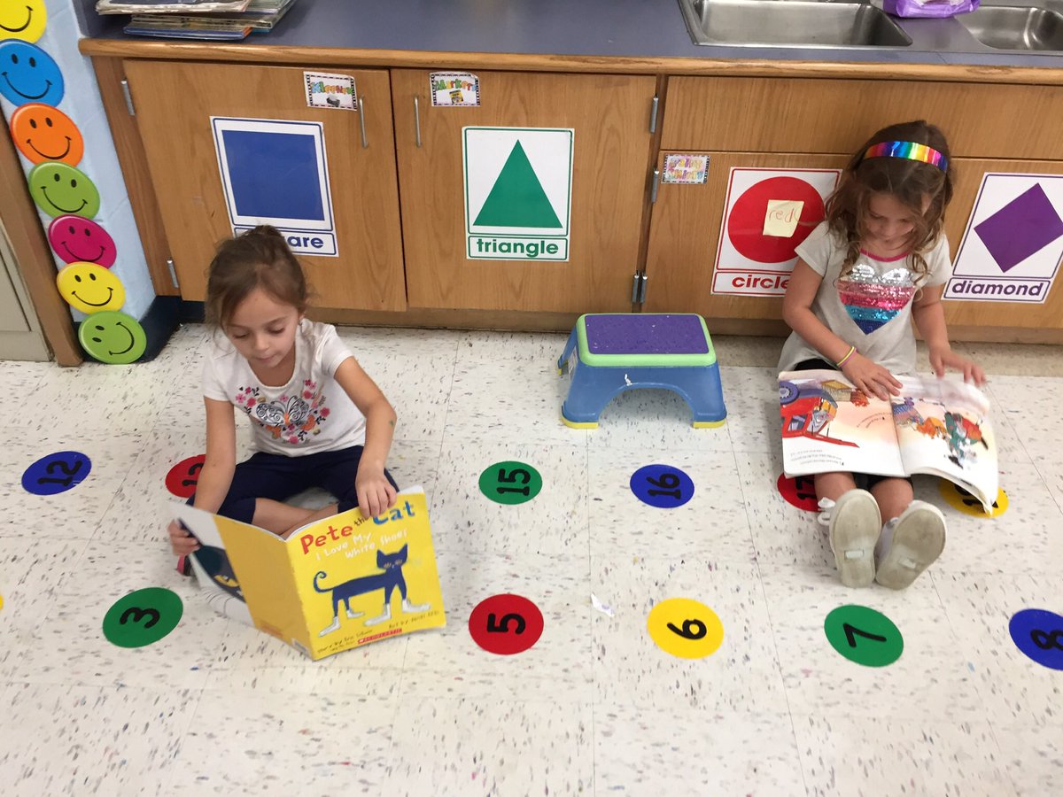 cn6rob's tweet photo. Building our Reading Muscles in kindergarten!😊@cn6rob @ForestLakeWsd https://t.co/3HQ0br5xrH