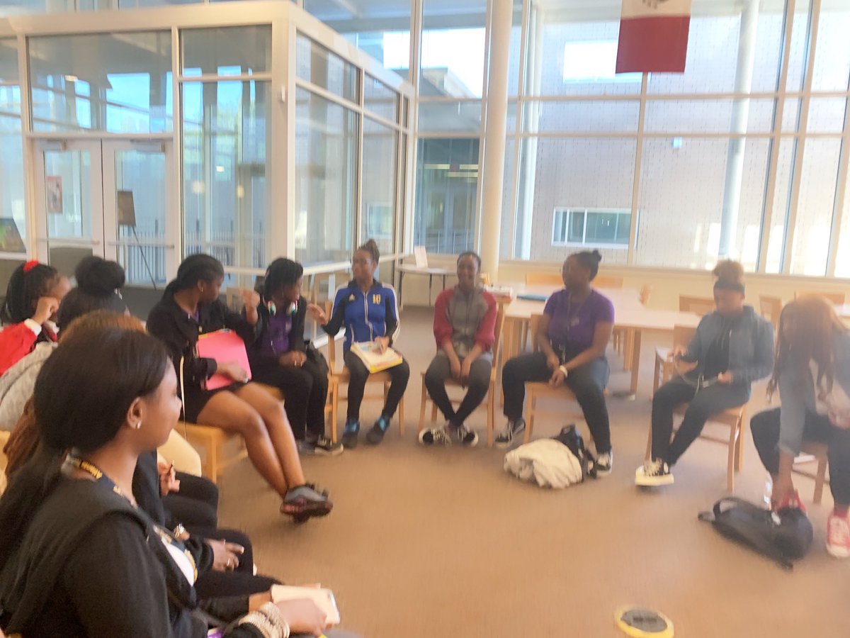 SEL is a vital component of our work at Daniel McLaughlin Therrell High School! Last Friday, we had a sisterhood circle and we participated in “Good Glitch Bad Glitch” activity! It was purely amazing. @Therrellprinci4 @DrTAGAwak @drbyronwhite 
#sel
#restorativecircles