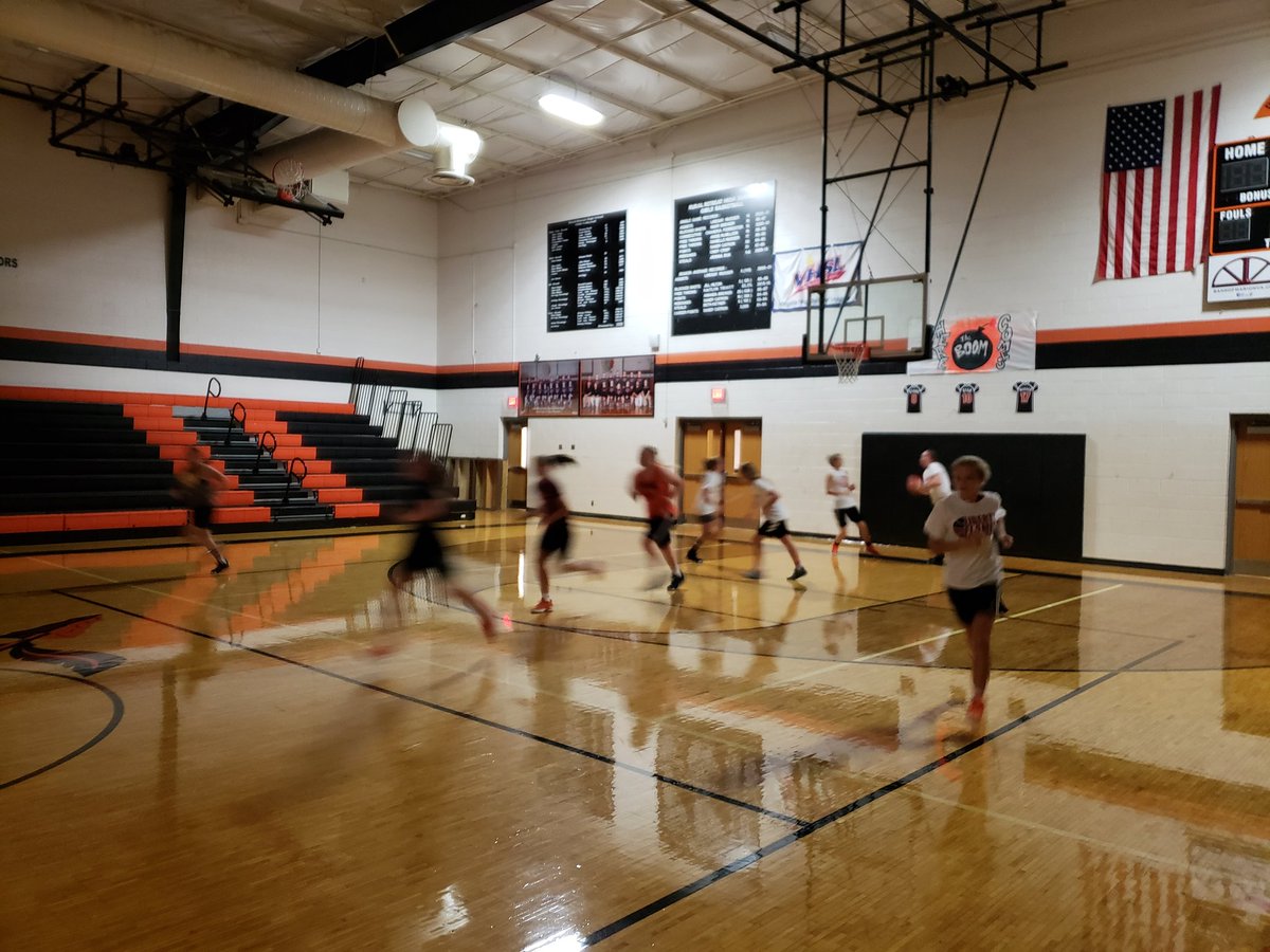fiscus_pete's tweet photo. It may be dark in Rural Retreat, but that doesn't stop our girls for getting better.  So proud of these girls. https://t.co/DmrXoGV4BE