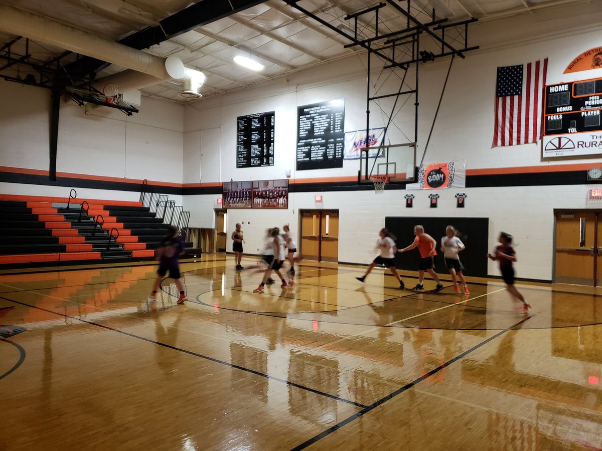 fiscus_pete's tweet photo. It may be dark in Rural Retreat, but that doesn't stop our girls for getting better.  So proud of these girls. https://t.co/DmrXoGV4BE