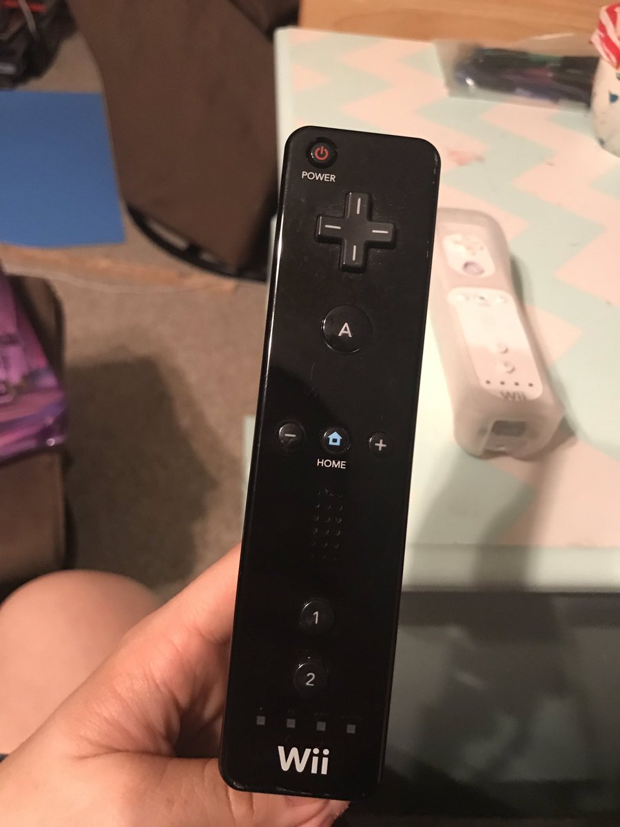 allileft7's tweet photo. The black Air Force 1 of Wii Sports https://t.co/Amsj2BdbPY