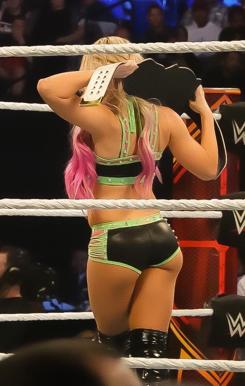 Alexa Bliss' Ass on Twitter.