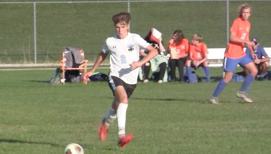 Channel1450com's tweet image. Hawknadoes Fly Past North Mac For Comfortable Senior Day Win: (HIGHLIGHTS) channel1450.com/2019/10/07/haw…