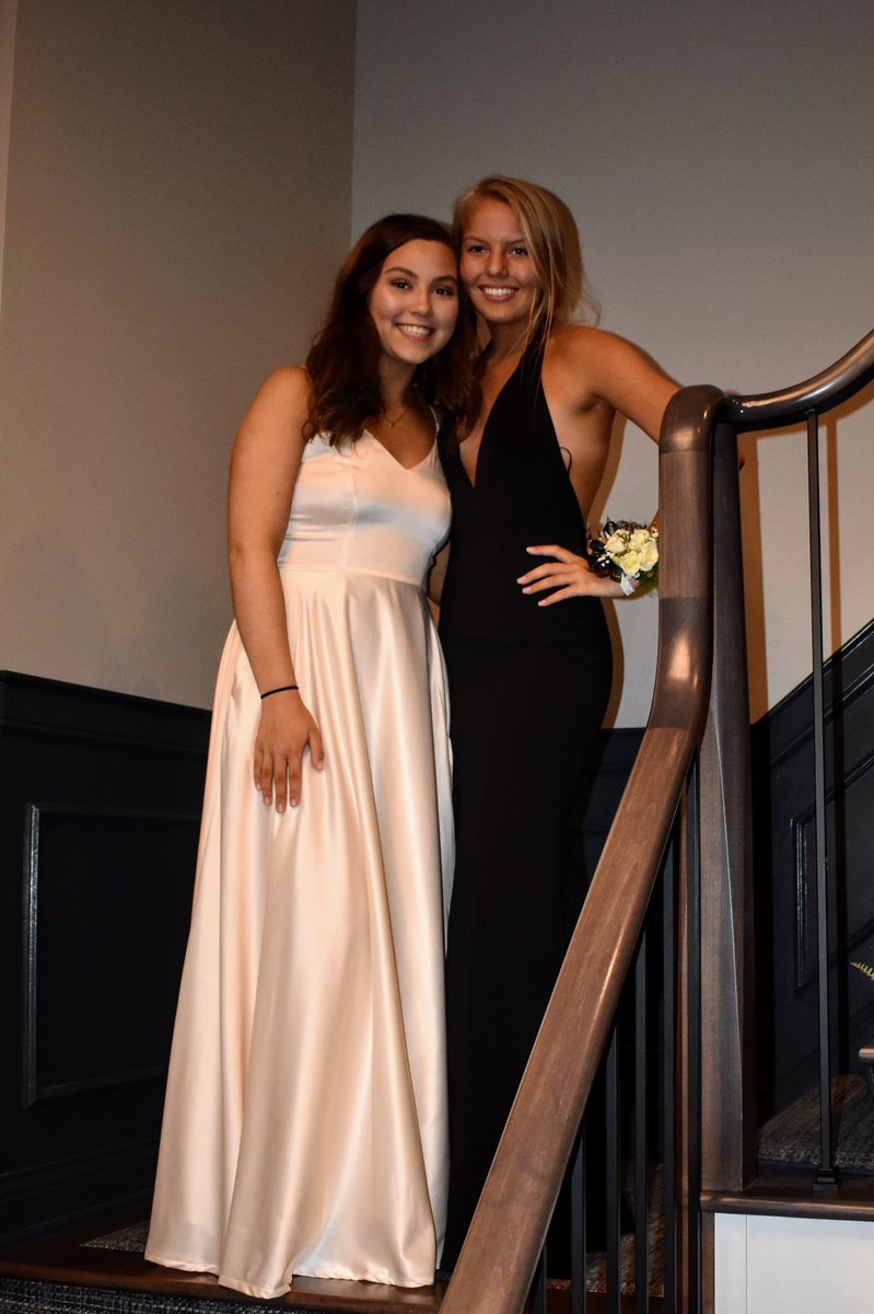 BessMosier's tweet photo. Happy birthday @caroline8484h !! Thanks for always being there for me even if we haven’t talked in a while!! I love and miss you!💕 hang soon!!! https://t.co/xE9jSlGg30