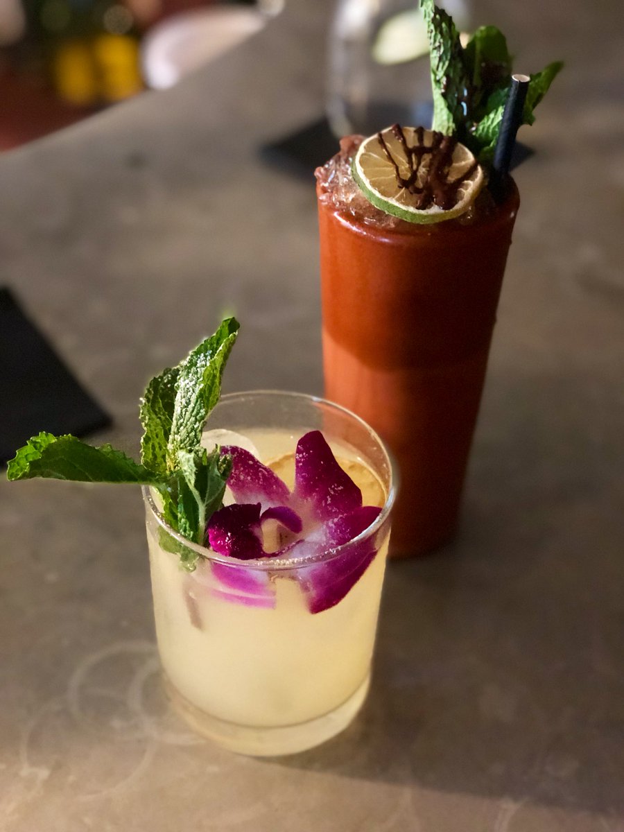 SpicyCandyDC's tweet photo. Cocktails at @queensyardnyc is a must when visiting the #thevesselnyc 🙌🏽 https://t.co/yOTN3kedkZ