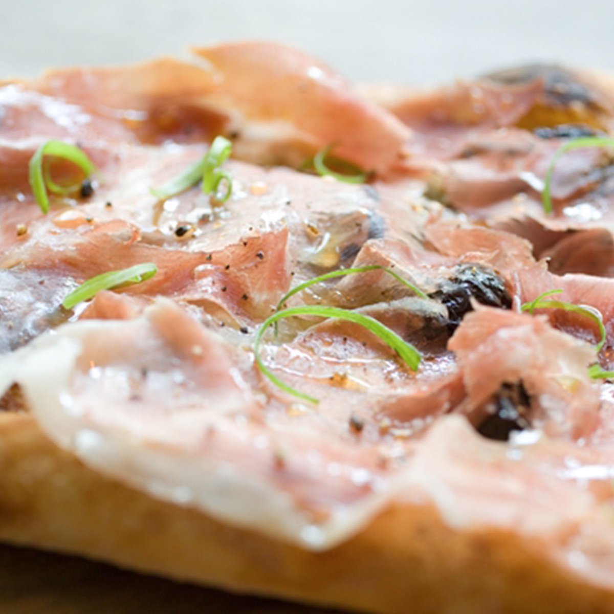 The fig &amp; prosciutto pizza melts in my mouth @figs_boston #nevertrustaroundpizza #respectthepizza #yummy #yum #winter #boston #picoftheday #pizza #food #foodie #cooking #eat #foodblogger #foodphotography #travel #figs #prosciutto #pizzaislife #cheflife #travelblogger #eeeeeats
