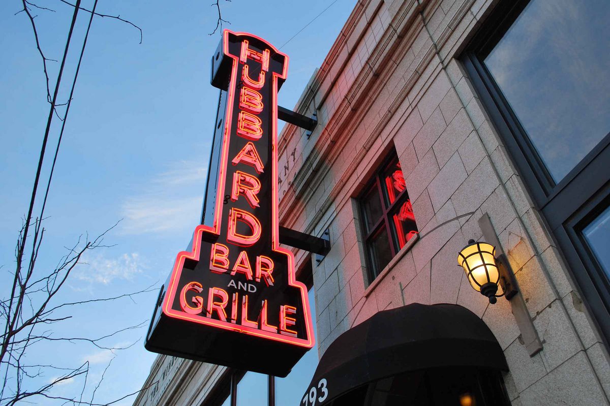 NVIofficial's tweet photo. No place quite like Columbus, OH during football season! We enjoyed dinner tonight with @OSUOptometry students @HubbardGrille ! #InsideNVI #careers #networking #OSUopt https://t.co/eUfNhJjQbM