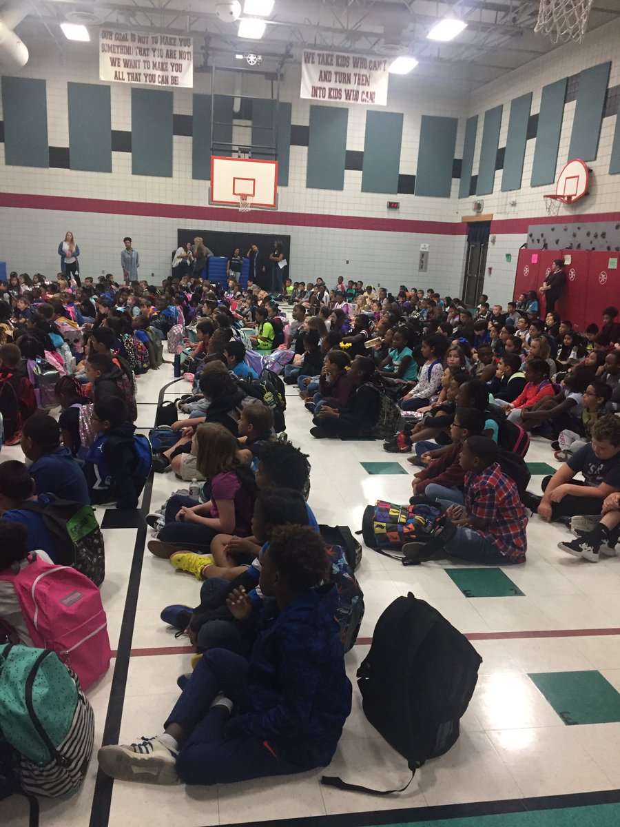 CarterKdcarter's tweet photo. Great message today during out Monday Meeting! #smithleopards #kindessrocks #leopardchallenge https://t.co/FxhGXhvCze