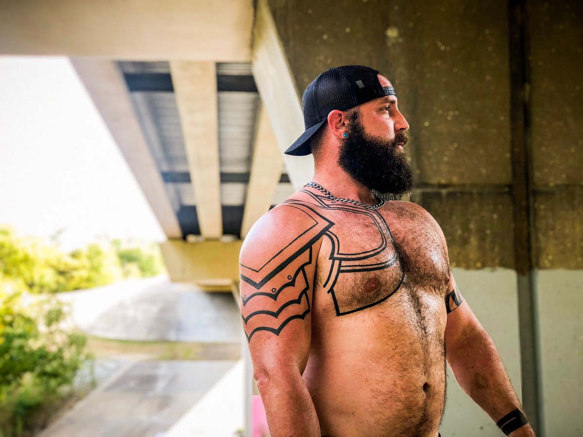 Post gym hike
#musclebear #gaylifter #bearweek365 #gym #bear #gymlife #test_oh_sterone #testohsterone #beefybear #beefy #gaybear #gaybeard #bearscubnbeards #thebearmag #gaydork #gaygeek #bodybydonuts #bodybypizza #bodybytacos #muscledork #musclegeek #mutantandproud #bodypositive