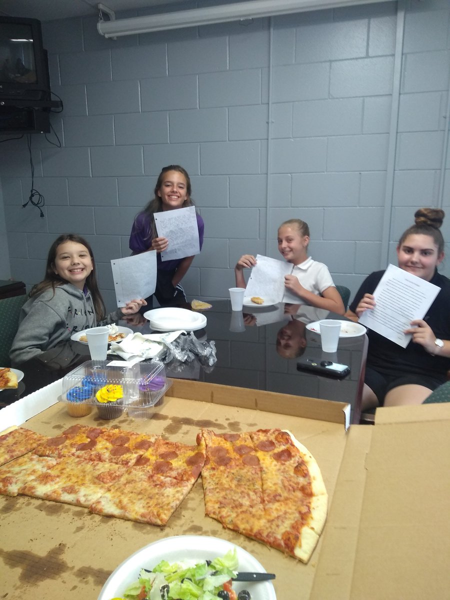Congratulations to Buchanan's #StartWithHello essay winners! They earned a pizza party for their great ideas on building a culture of caring, kindness and inclusion. <a href="/BuchananBucs/">HCPS Buchanan MS</a> @WattsWalter <a href="/Area3hcps/">Anna Brown</a>