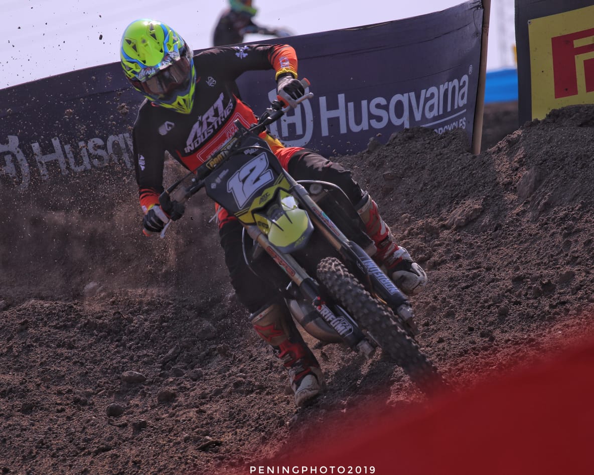 vmx_id's tweet photo. Lantian Juan kembali mendominasi kelas Sport & Trail Open🤙🏻hasil 1:1 semua race untuk 1 keseluruhan Powertrack Seri-2🏆🥇#VMXRiders #Tech10 📸 #pening_photo
.
.
.
#vmxsupport #Powertrack #powertrack2019 #RideWithUs #VMX #VMXid #OnlineMotoshop #MXShop #grasstrack https://t.co/YWdliRb0fL