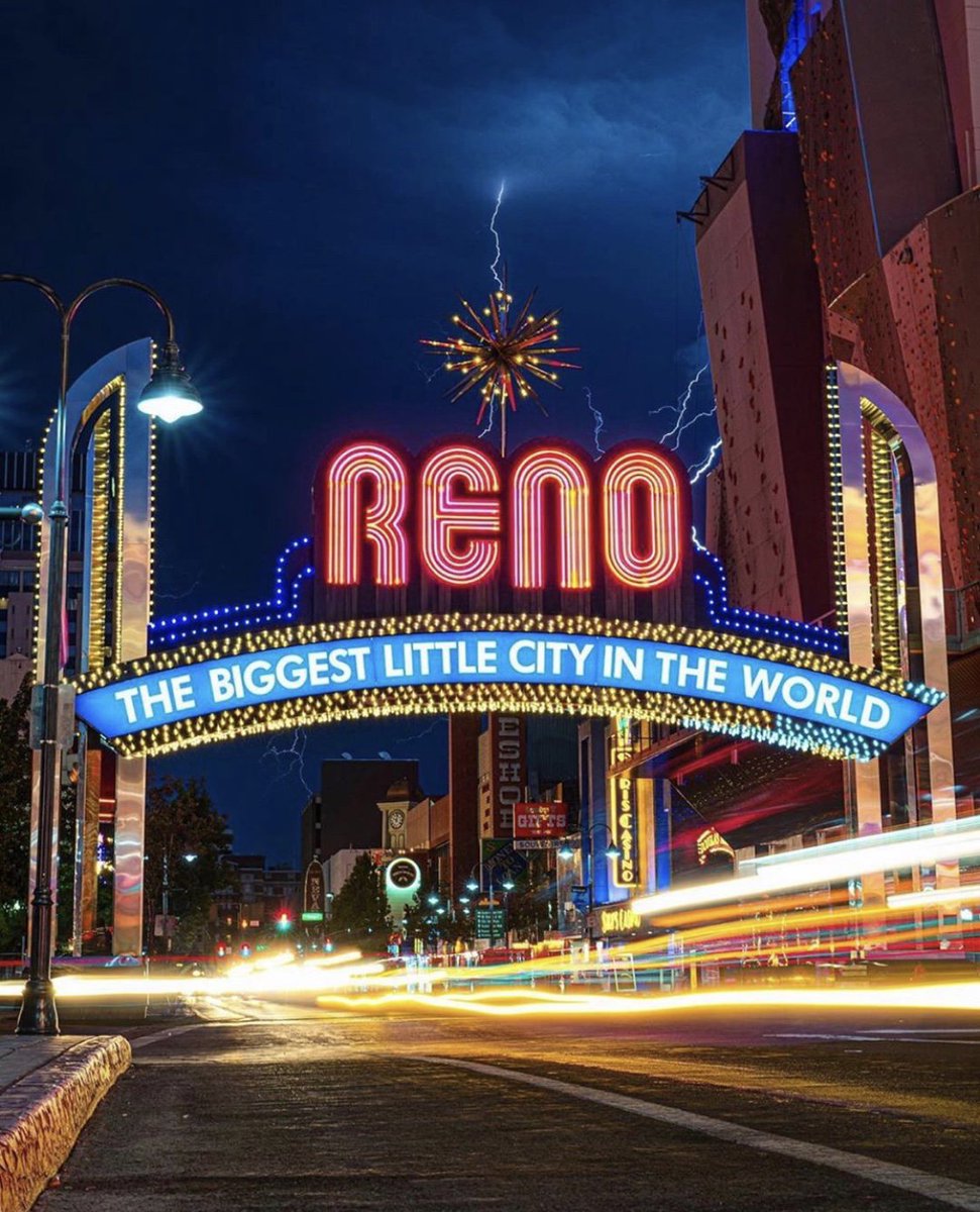 RenoTechAcademy's tweet photo. Electric Nights in the Biggest Little City ⚡ 

📷: @eye.of.ty https://t.co/6aJnCqtuNS