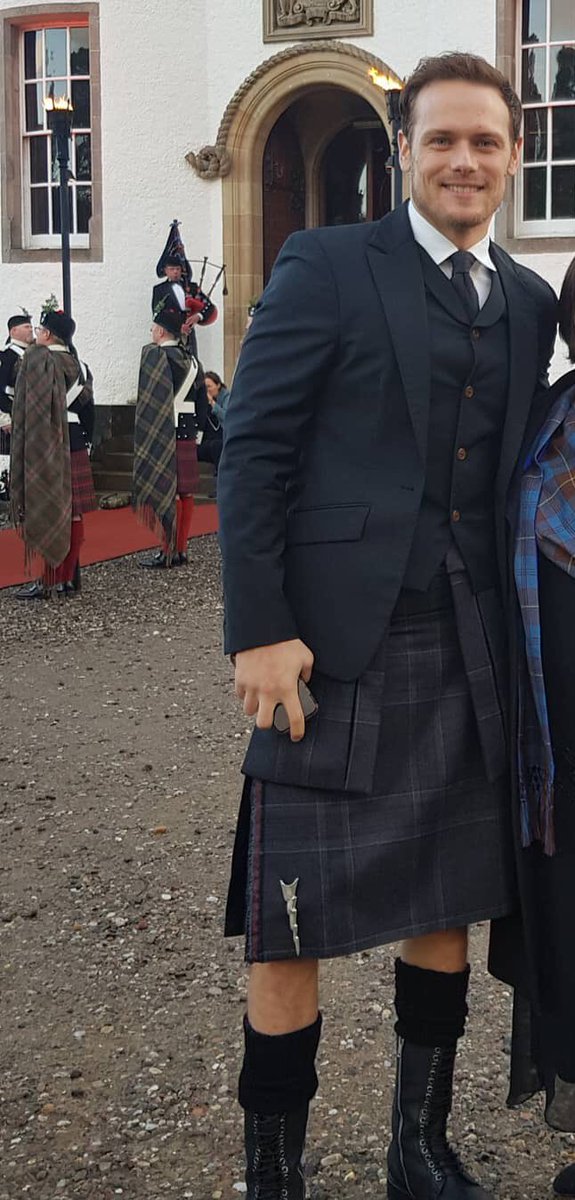 leavesandlattes's tweet image. Those big boots again 💀💀🔥🔥 Are those another new pair? Kilt and new boots may be too much to handle rn
#SamHeughan #bootdaddy