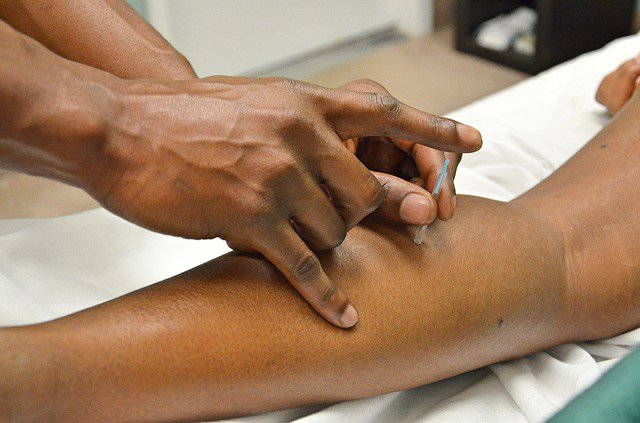 BradleyJayChat's tweet photo. Tonight after midnight #TomTam, famous acupuncturist and healer, discusses the Tong Ren method of healing on Jay Talking at #wbznewsradio. If you have to miss this live on #jaytalking @wbznewsradio you can grab the Jay Talking podcast here https://t.co/QHyTRML6t4 https://t.co/3Usv3DjE5Z