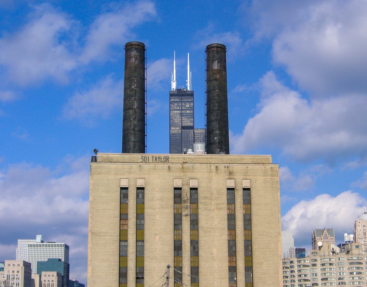 Pres_Chicago's tweet photo. CALLING ALL DEVELOPERS

Union Station Power House

Graham, Anderson, Probst &amp; White

Built 1932

301 W. Taylor Street

Photo Credit: @EricAllixRogers https://t.co/eMIXjmbauH